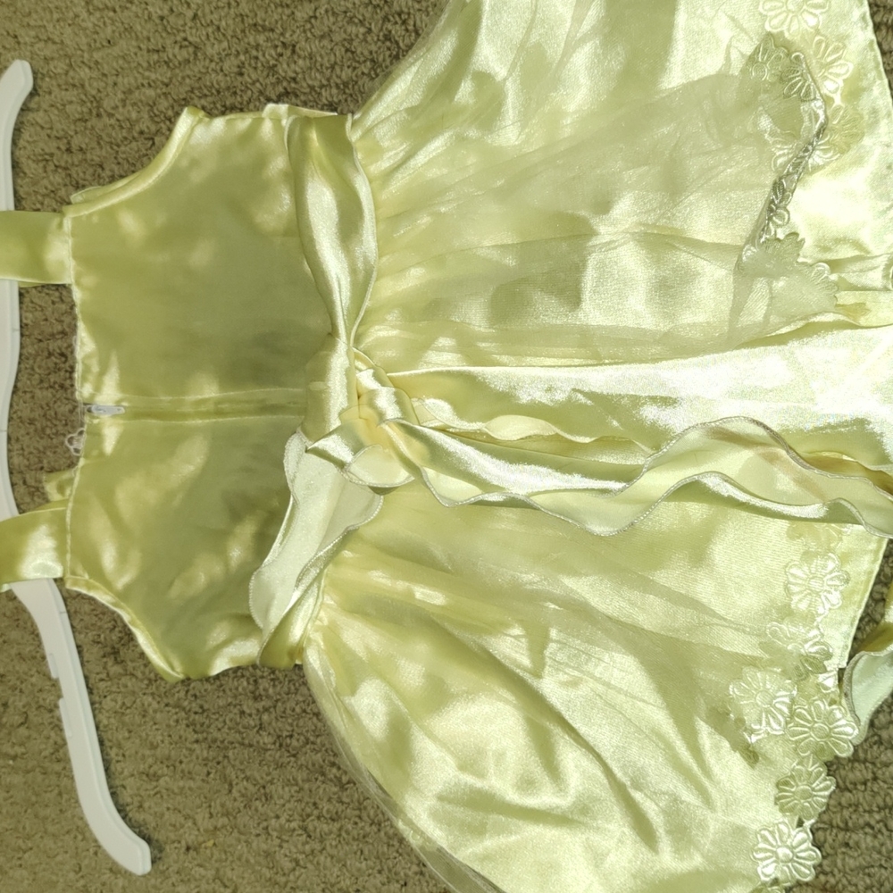 Pretty Yellow Dress Easter/Spring - Picture 5 of 6
